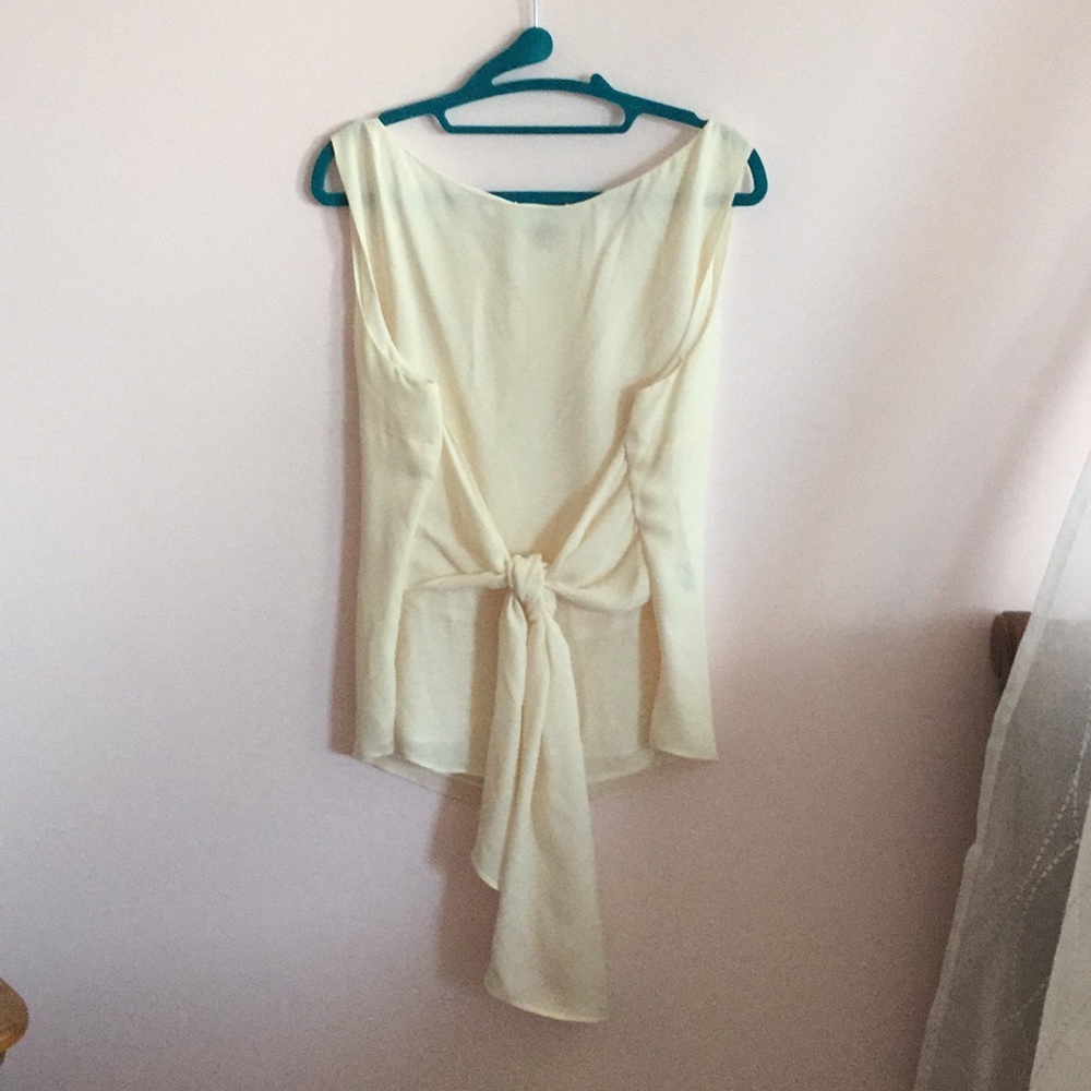 Tie back top